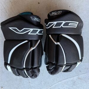 Black V2.0 Youth Hockey Gloves